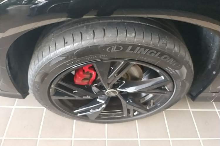 Used Audi Q6 2024 45 TFSI quattro Black Warrior Edition 6 Seats Left Front Wheel Hub