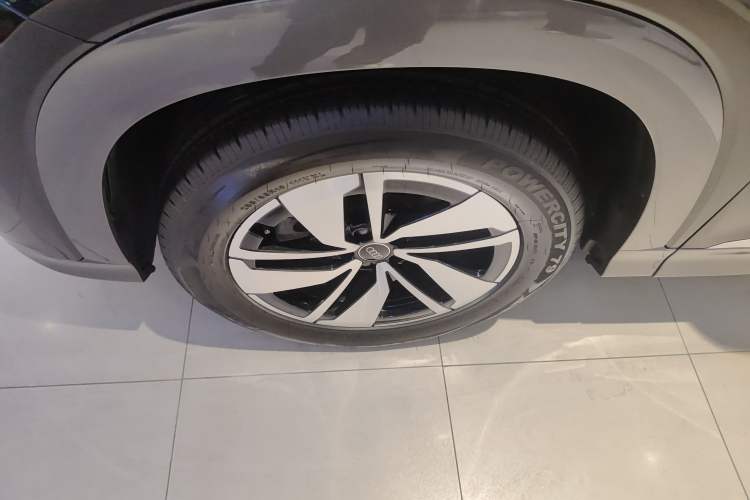 Used Audi Q6 2024 40 TFSI quattro Guanyun Edition Yulin Package 7 Seats Left Front Wheel Hub