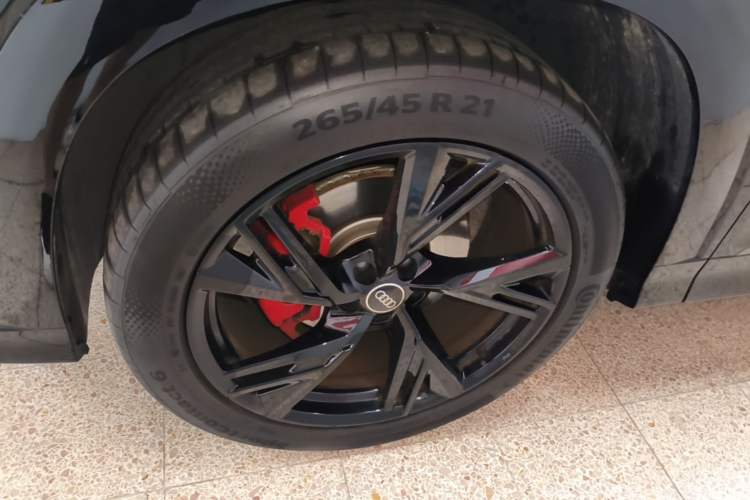 Used Audi Q6 2024 50 TFSI quattro Black Warrior Edition 6-seater Left Front Wheel Hub