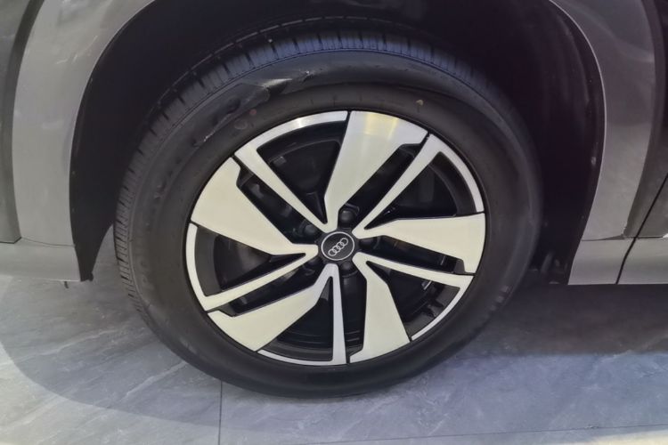 Used Audi Q6 2024 40 TFSI quattro Guanyun Edition Yulin Package 7 Seats Left Front Wheel Hub