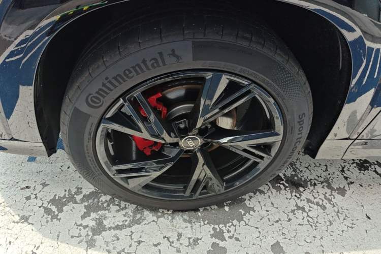 Used Audi Q6 2024 45 TFSI quattro Zhuyun Edition Flying Rider Package 6 Seats Left Front Wheel Hub