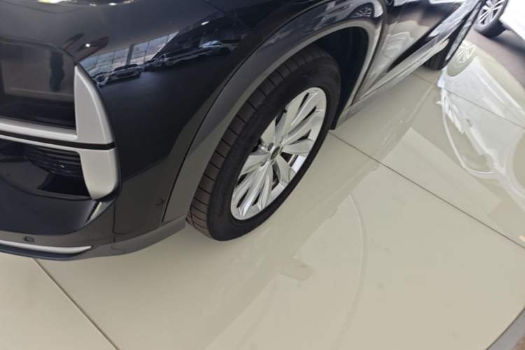 Used Audi Q6 2024 45 TFSI quattro Qiyun Edition Yulin Package 6 seats Left Front Wheel Hub