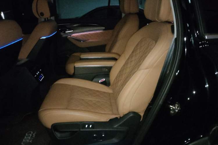 Used Audi Q6 2024 50 TFSI quattro Xingyun Edition Yulin Package 6 Seats Left Rear Seat