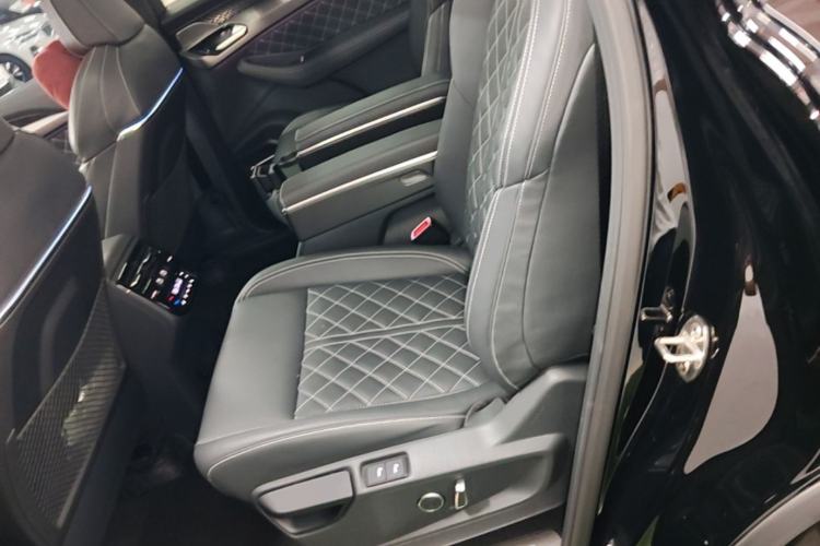 Used Audi Q6 2024 50 TFSI quattro Black Warrior Edition 6-seater Left Rear Seat