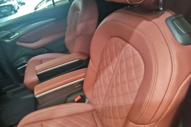 Used Audi Q6 2024 50 TFSI quattro Black Warrior Edition 6-seater Left Rear Seat