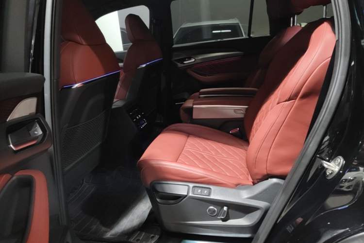 Used Audi Q6 2024 45 TFSI quattro Black Warrior Edition 6 Seats Left Rear Seat
