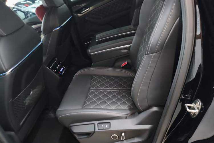 Used Audi Q6 2024 50 TFSI quattro Black Warrior Edition 6-seater Left Rear Seat