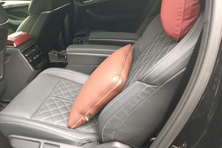 Used Audi Q6 2024 50 TFSI quattro Black Warrior Edition 6-seater Left Rear Seat