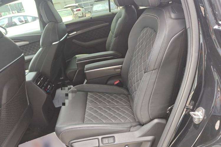 Used Audi Q6 2024 45 TFSI quattro Zhuyun Edition Flying Rider Package 6 Seats Left Rear Seat