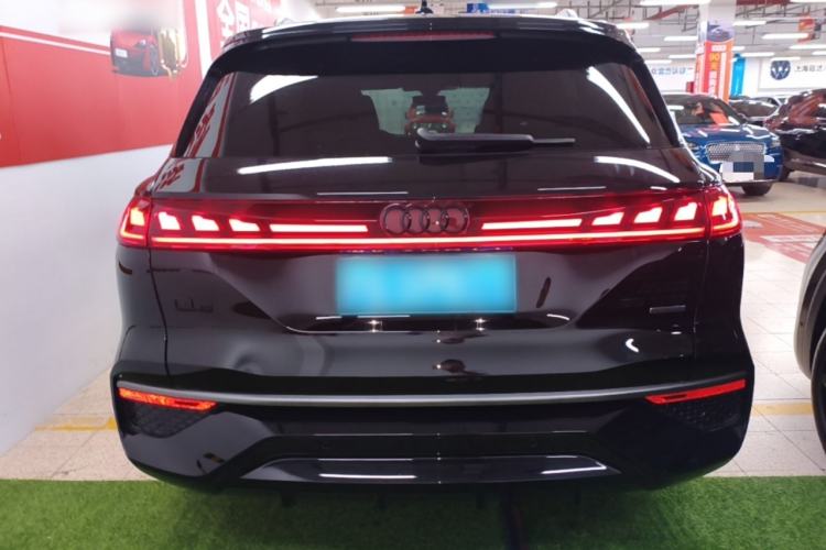 Used Audi Q6 2024 50 TFSI quattro Black Warrior Edition 6-seater Rear