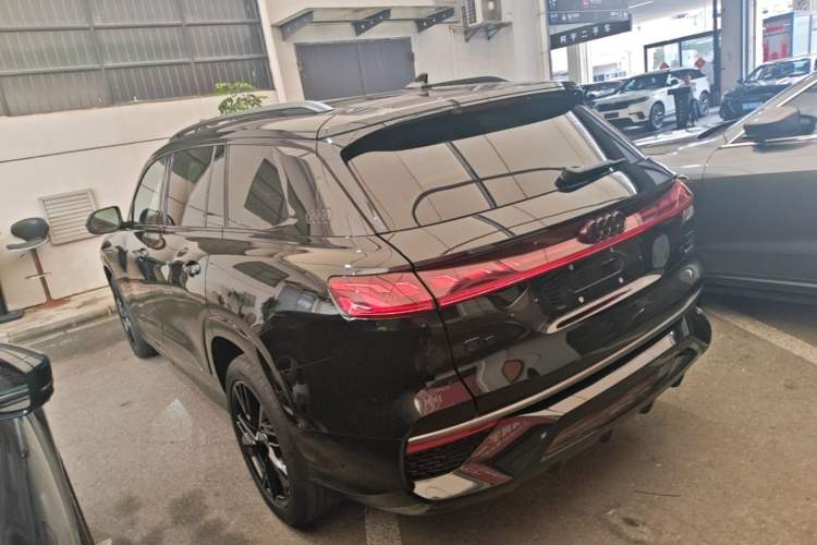 Used Audi Q6 2024 50 TFSI quattro Black Warrior Edition 6-seater Rear Left 45 Deg