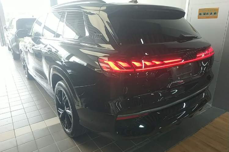 Used Audi Q6 2024 45 TFSI quattro Black Warrior Edition 6 Seats Rear Left 45 Deg