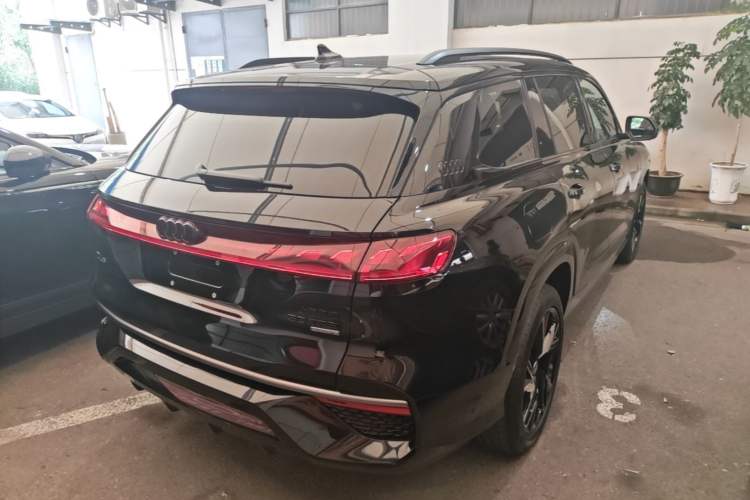 Used Audi Q6 2024 50 TFSI quattro Black Warrior Edition 6-seater Rear Right 45 Deg