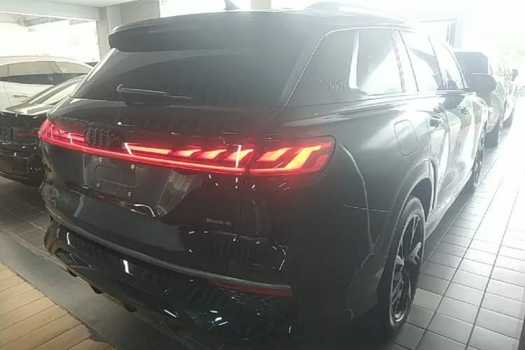 Used Audi Q6 2024 45 TFSI quattro Black Warrior Edition 6 Seats Rear Right 45 Deg