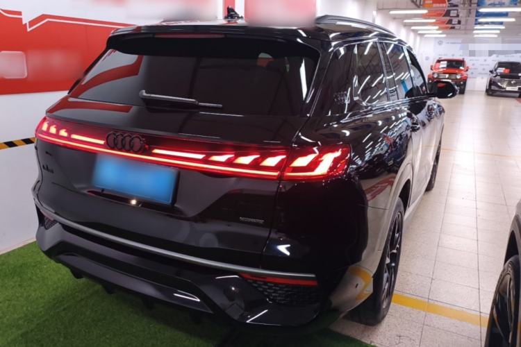 Used Audi Q6 2024 50 TFSI quattro Black Warrior Edition 6-seater Rear Right 45 Deg