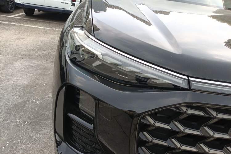 Used Audi Q6 2024 50 TFSI quattro Black Warrior Edition 6-seater Right Front Headlight