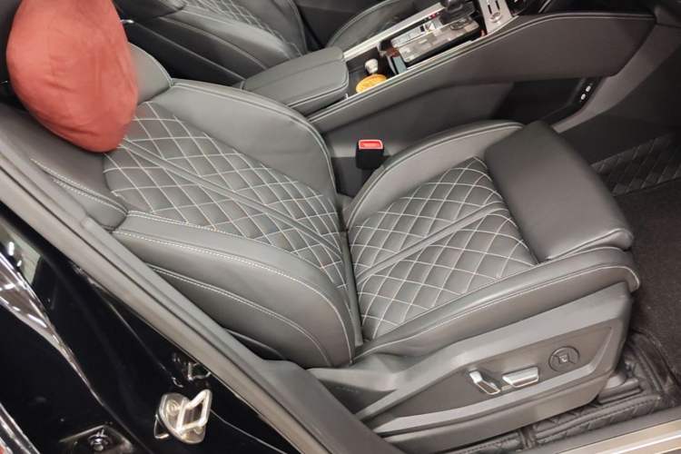 Used Audi Q6 2024 50 TFSI quattro Black Warrior Edition 6-seater Right Front Seat