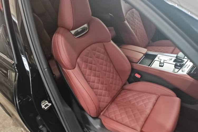 Used Audi Q6 2024 50 TFSI quattro Black Warrior Edition 6-seater Right Front Seat