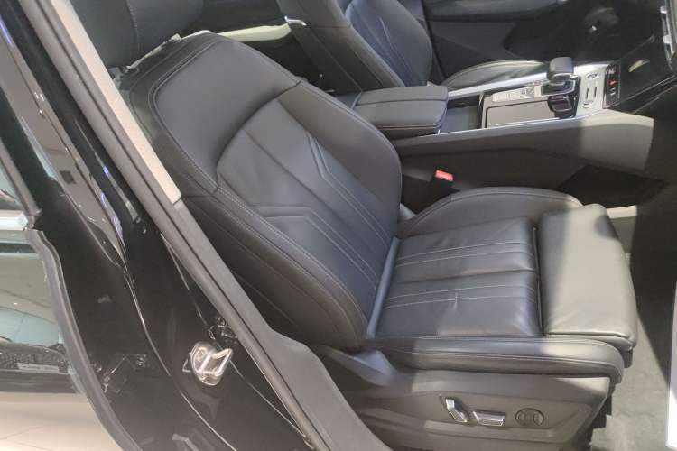 Used Audi Q6 2024 40 TFSI quattro Guanyun Edition Yulin Package 7 Seats Right Front Seat