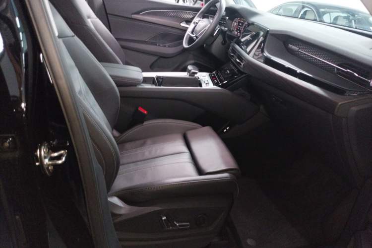 Used Audi Q6 2024 40 TFSI quattro Guanyun Edition Yulin Package 7 Seats Right Front Seat
