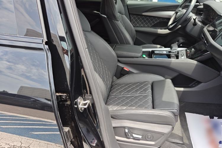 Used Audi Q6 2024 45 TFSI quattro Zhuyun Edition Flying Rider Package 6 Seats Right Front Seat