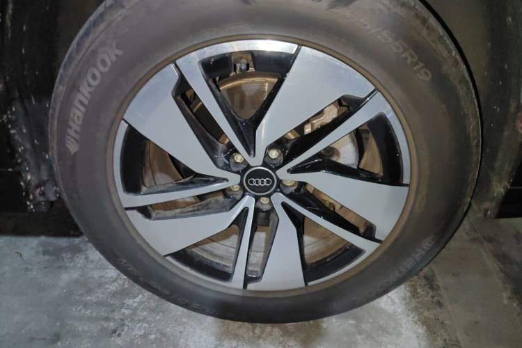 Used Audi Q6 2024 40 TFSI quattro Guanyun Edition Yulin Package 7 Seats Right Front Wheel Hub