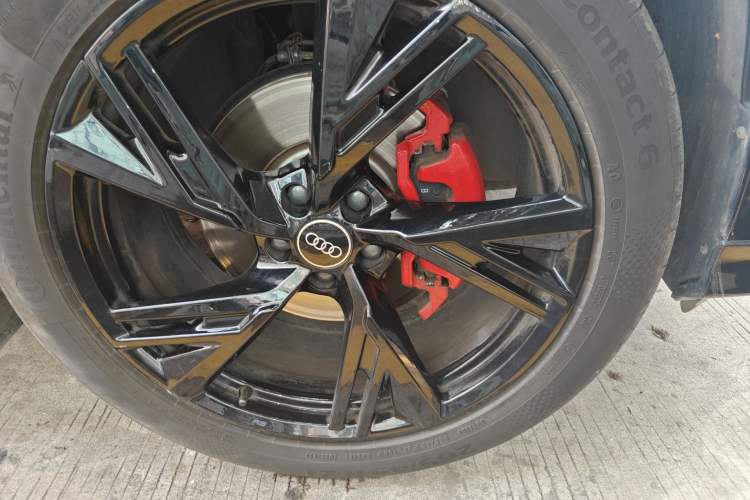 Used Audi Q6 2024 45 TFSI quattro Black Warrior Edition 6 Seats Right Front Wheel Hub