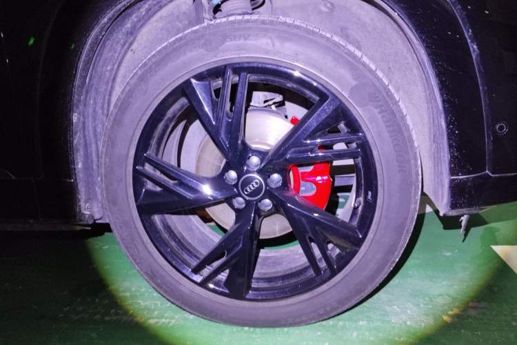 Used Audi Q6 2024 45 TFSI quattro Black Warrior Edition 6 Seats Right Front Wheel Hub