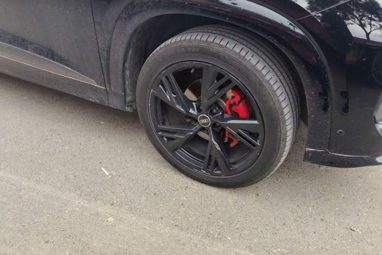 Used Audi Q6 2024 45 TFSI quattro Black Warrior Edition 6 Seats Right Front Wheel Hub