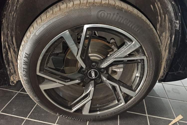 Used Audi Q6 2024 40 TFSI quattro Guanyun Edition Yulin Package 7 Seats Right Front Wheel Hub