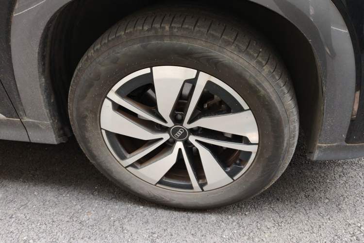 Used Audi Q6 2024 40 TFSI quattro Guanyun Edition Yulin Package 7 Seats Right Front Wheel Hub