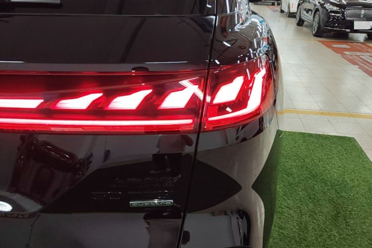 Used Audi Q6 2024 50 TFSI quattro Black Warrior Edition 6-seater Right Rear Taillight