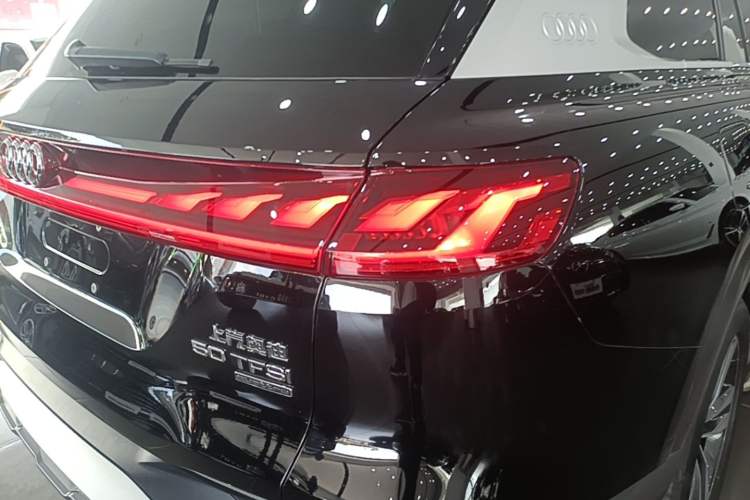 Used Audi Q6 2024 50 TFSI quattro Xingyun Edition Yulin Package 6 Seats Right Rear Taillight