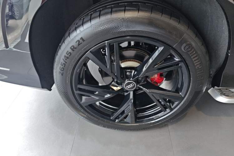 Used Audi Q6 2024 45 TFSI quattro Black Warrior Edition 6 Seats Right Rear Wheel Hub