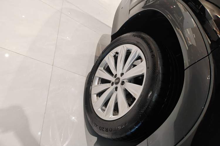 Used Audi Q6 2024 45 TFSI quattro Qiyun Edition Yulin Package 6 seats Right Rear Wheel Hub