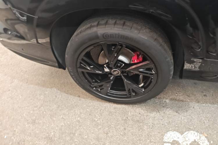 Used Audi Q6 2024 50 TFSI quattro Black Warrior Edition 6-seater Right Rear Wheel Hub