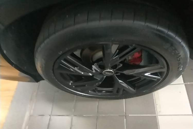 Used Audi Q6 2024 45 TFSI quattro Black Warrior Edition 6 Seats Right Rear Wheel Hub