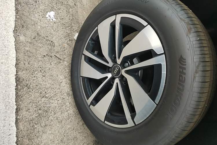 Used Audi Q6 2024 40 TFSI quattro Guanyun Edition Yulin Package 7 Seats Right Rear Wheel Hub
