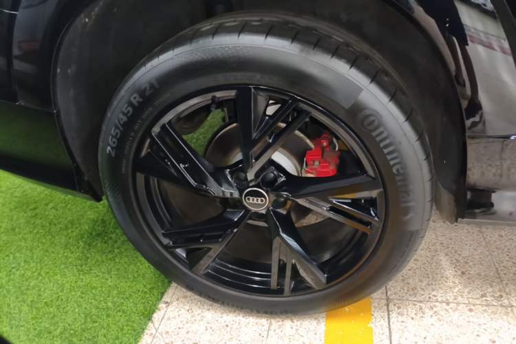 Used Audi Q6 2024 50 TFSI quattro Black Warrior Edition 6-seater Right Rear Wheel Hub