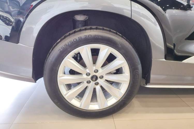 Used Audi Q6 2024 45 TFSI quattro Qiyun Edition Yulin Package 6 seats Right Rear Wheel Hub