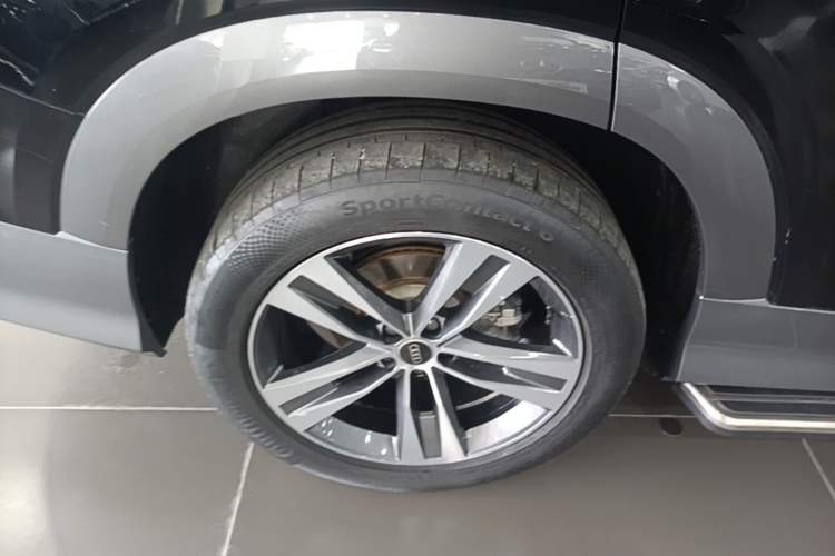 Used Audi Q6 2024 50 TFSI quattro Xingyun Edition Yulin Package 6 Seats Right Rear Wheel Hub