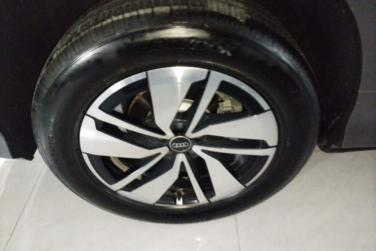 Used Audi Q6 2024 40 TFSI quattro Guanyun Edition Yulin Package 7 Seats Right Rear Wheel Hub