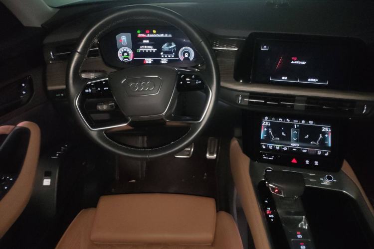 Used Audi Q6 2024 50 TFSI quattro Xingyun Edition Yulin Package 6 Seats Steering Wheel