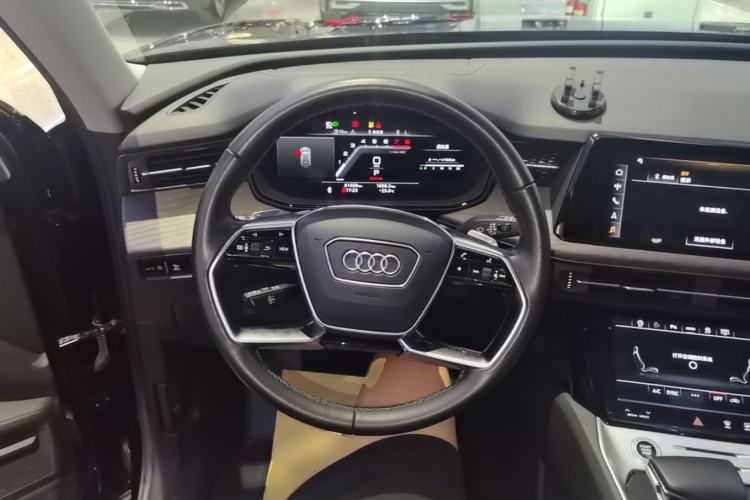 Used Audi Q6 2024 40 TFSI quattro Guanyun Edition Yulin Package 7 Seats Steering Wheel