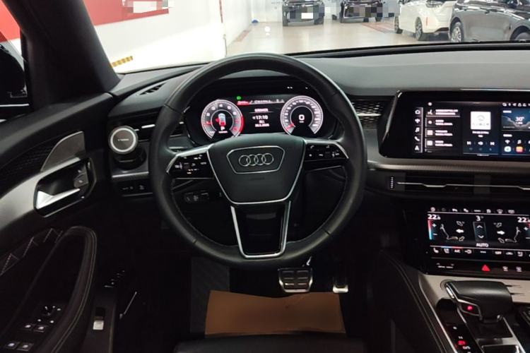 Used Audi Q6 2024 50 TFSI quattro Black Warrior Edition 6-seater Steering Wheel