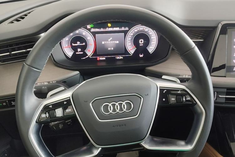 Used Audi Q6 2024 45 TFSI quattro Qiyun Edition Yulin Package 6 seats Steering Wheel