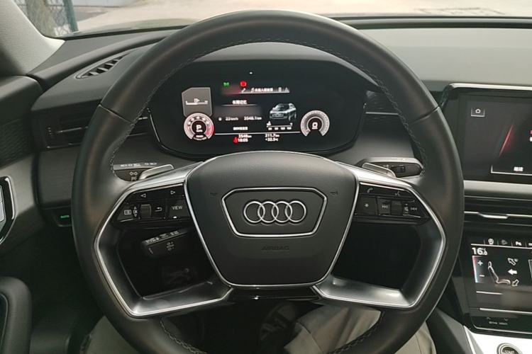 Used Audi Q6 2024 40 TFSI quattro Guanyun Edition Yulin Package 7 Seats Steering Wheel