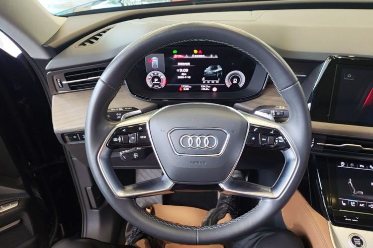 Used Audi Q6 2024 45 TFSI quattro Qiyun Edition Yulin Package 6 seats Steering Wheel