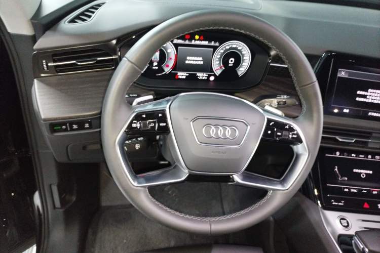 Used Audi Q6 2024 40 TFSI quattro Guanyun Edition Yulin Package 7 Seats Steering Wheel