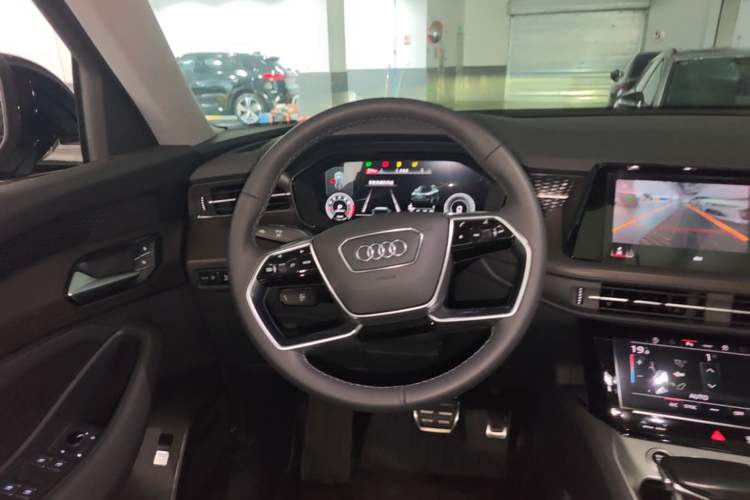 Used Audi Q6 2024 40 TFSI quattro Guanyun Edition Yulin Package 7 Seats Steering Wheel